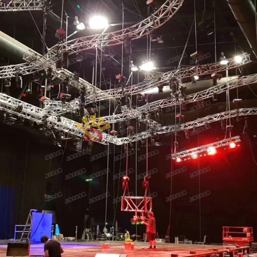 （大型演出）舞臺(tái)燈光桁架